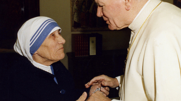 blessed mother teresa pictured with pope john paul ii at vatican in 2003